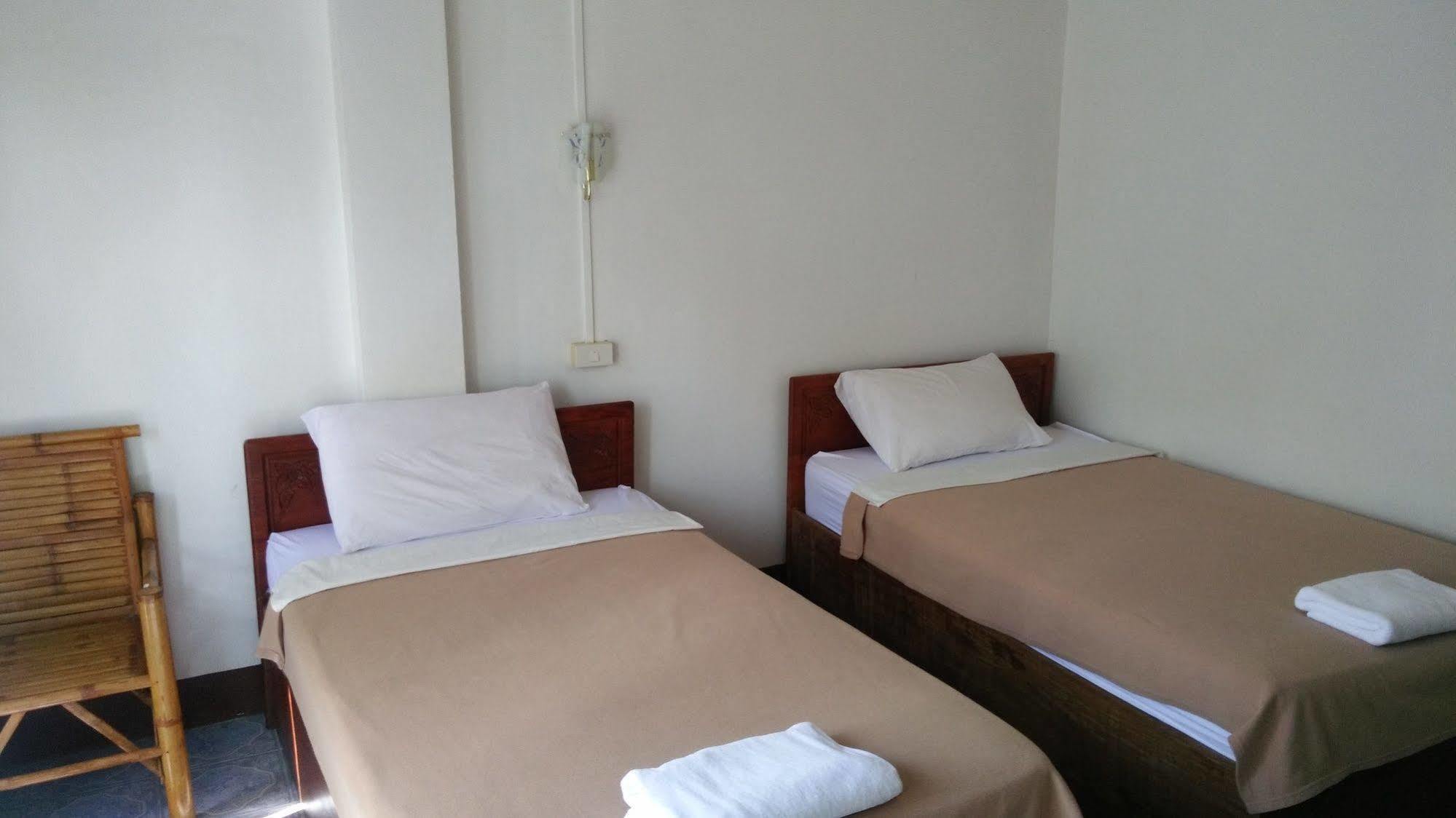 Chanthasom Guesthouse Ban Nongdouang Extérieur photo