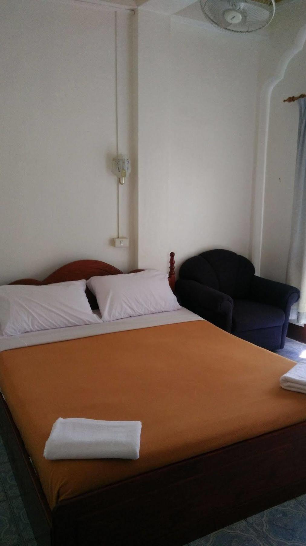 Chanthasom Guesthouse Ban Nongdouang Extérieur photo